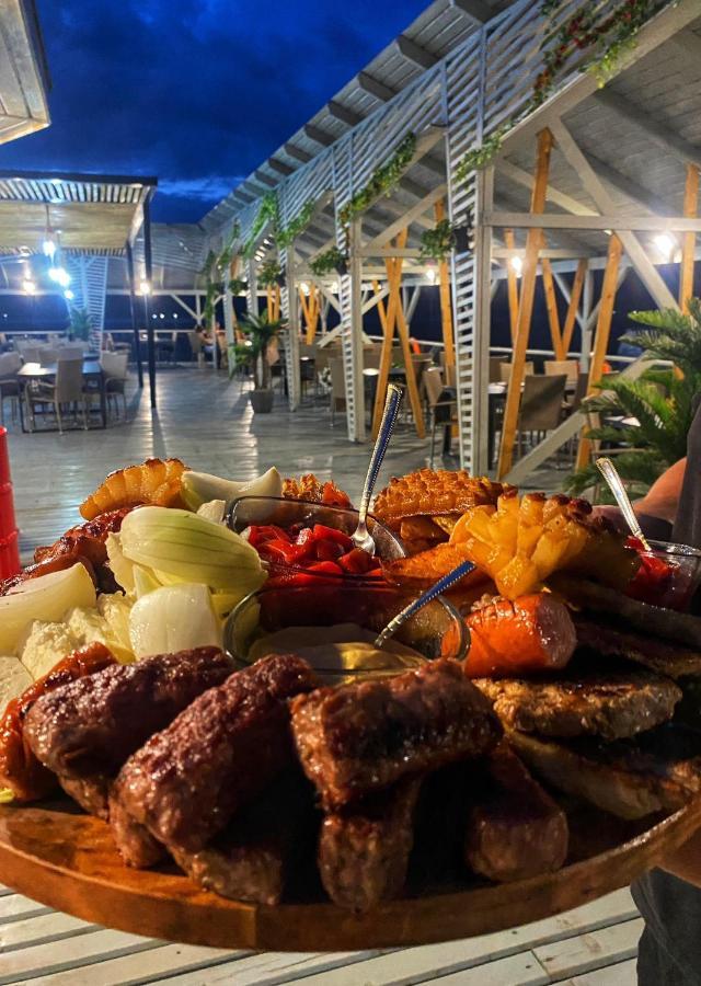 Hotel Pescarus Port Биказ Экстерьер фото