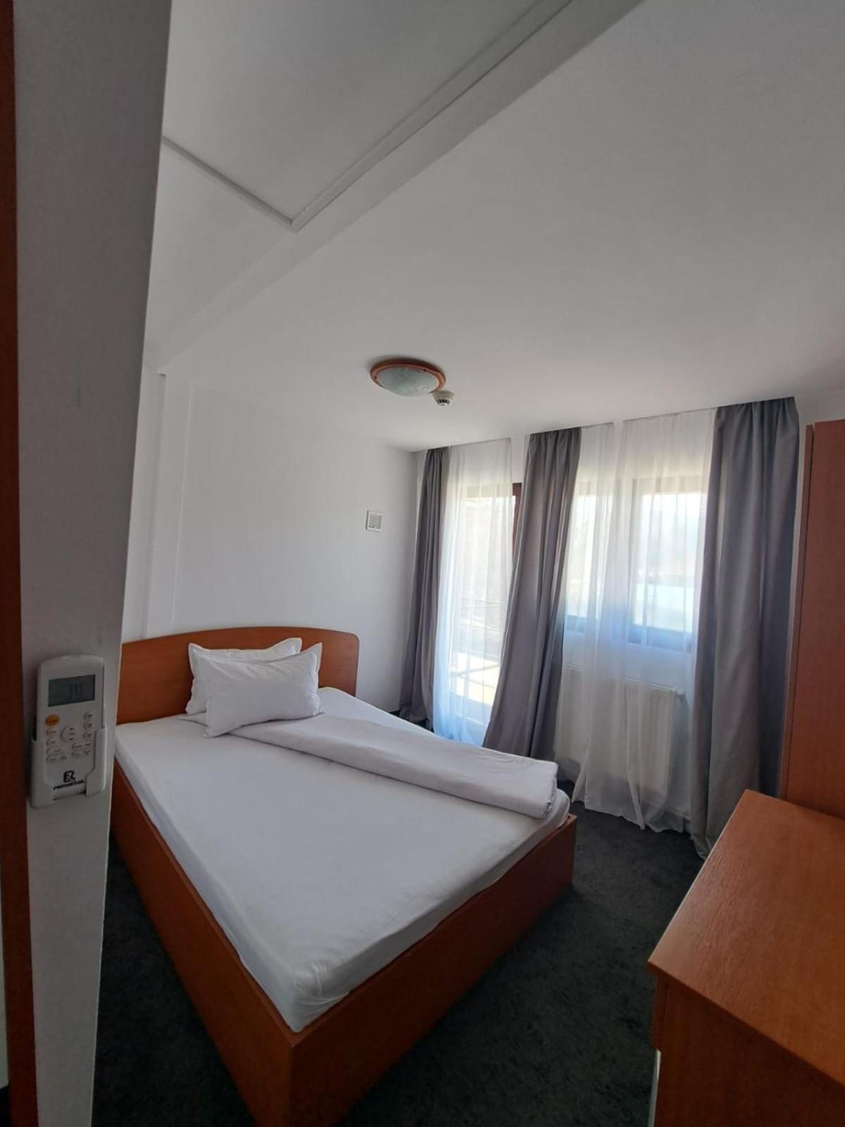 Hotel Pescarus Port Биказ Экстерьер фото