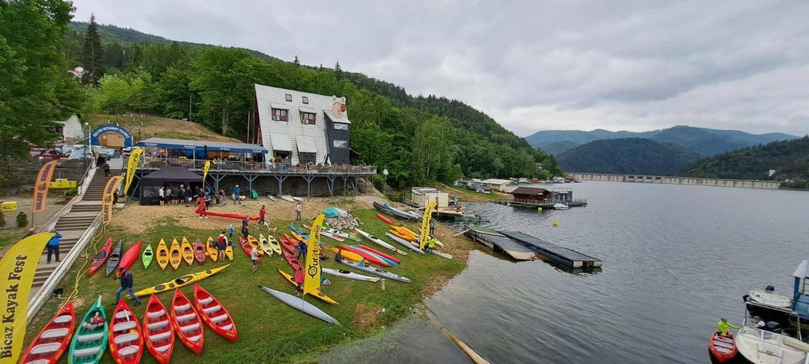 Hotel Pescarus Port Биказ Экстерьер фото