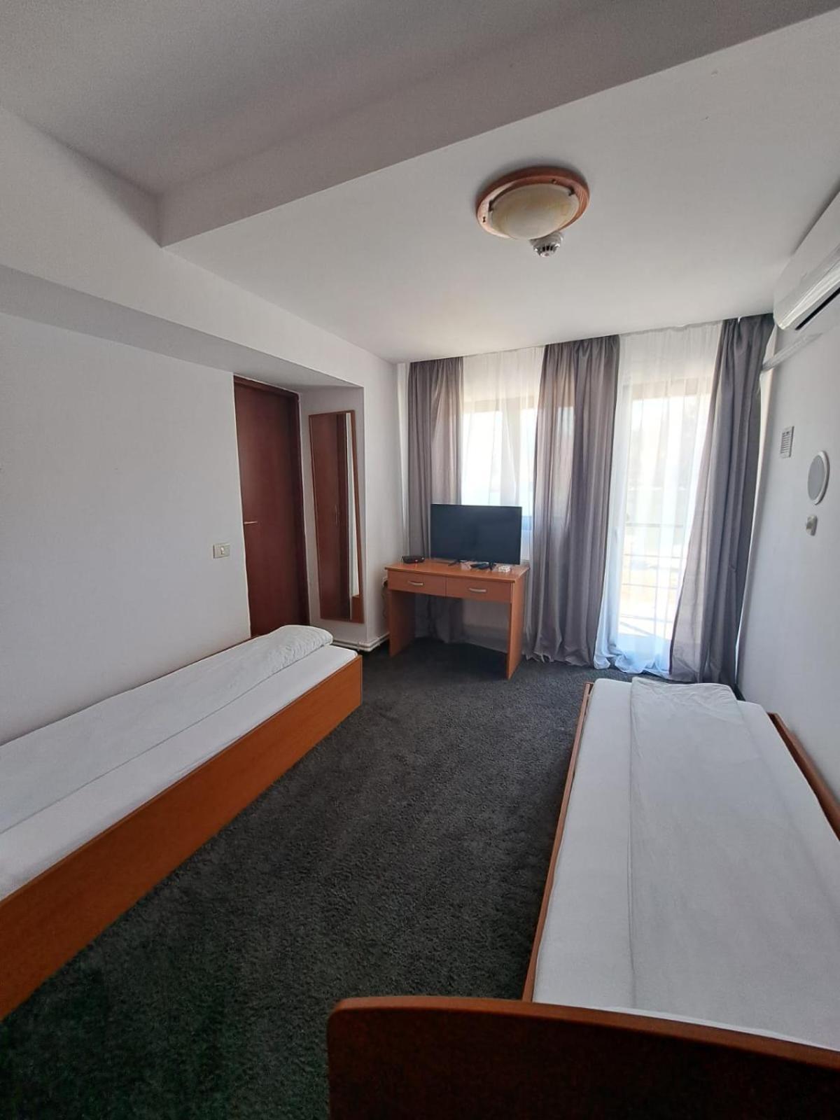 Hotel Pescarus Port Биказ Экстерьер фото