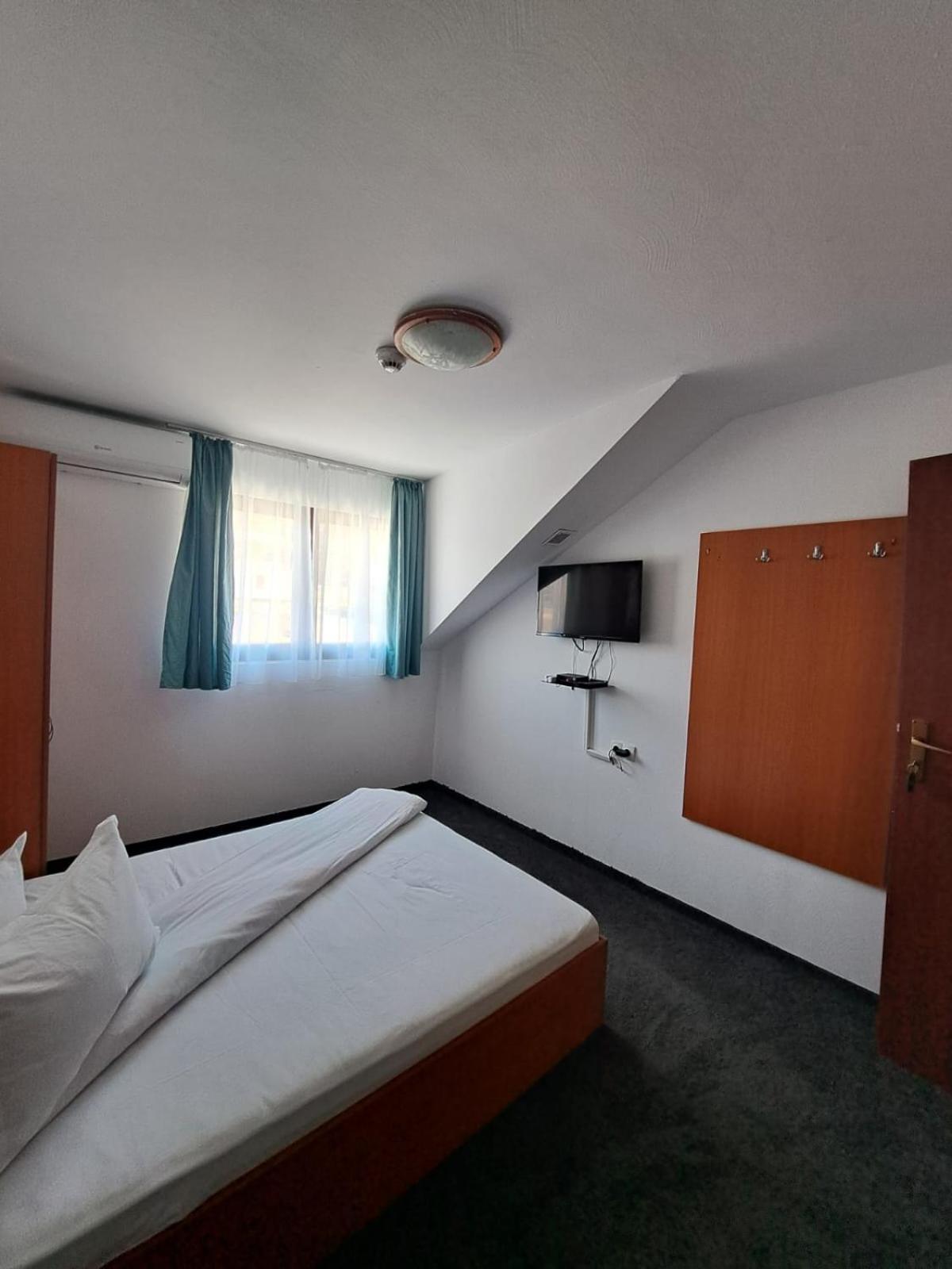 Hotel Pescarus Port Биказ Экстерьер фото