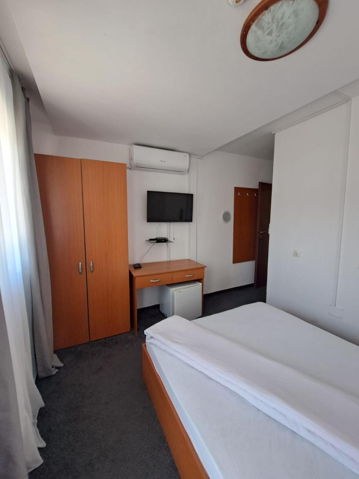 Hotel Pescarus Port Биказ Экстерьер фото