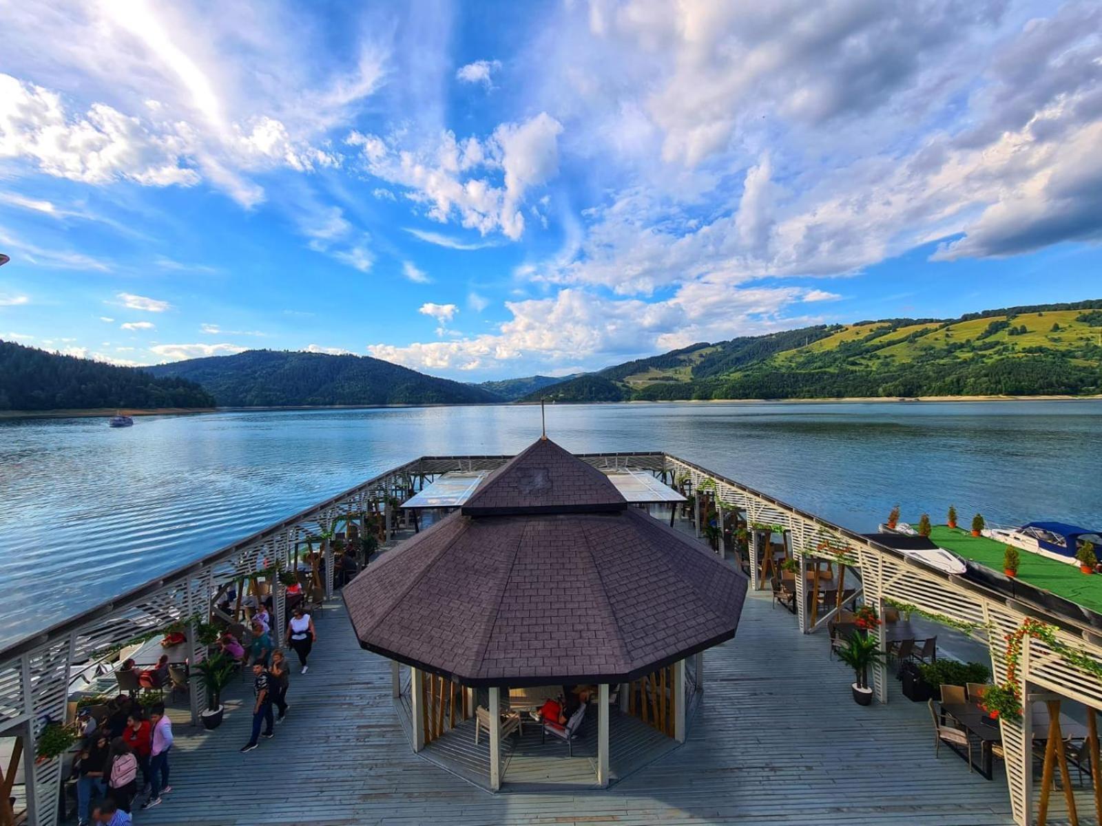 Hotel Pescarus Port Биказ Экстерьер фото