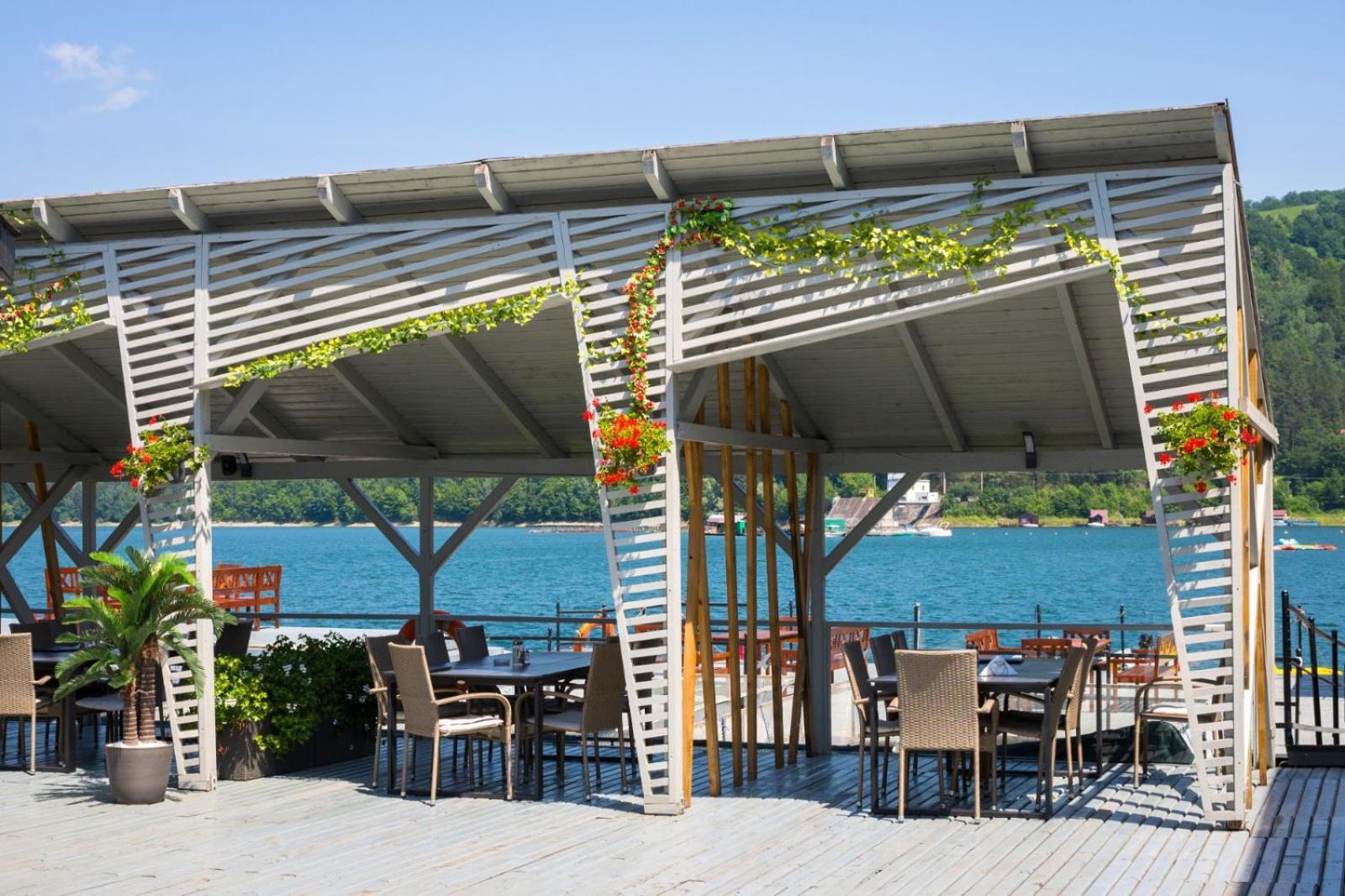 Hotel Pescarus Port Биказ Экстерьер фото