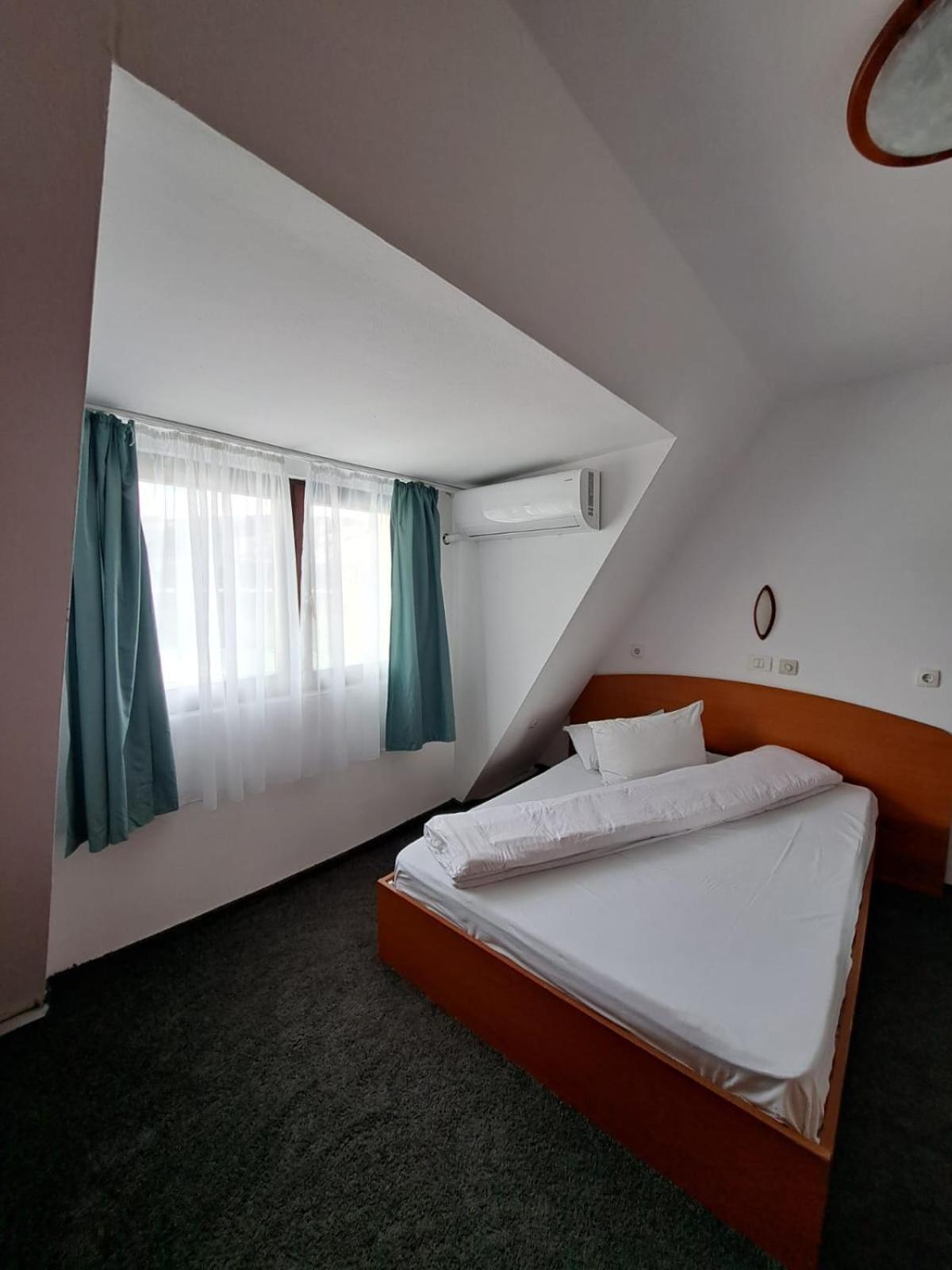 Hotel Pescarus Port Биказ Экстерьер фото