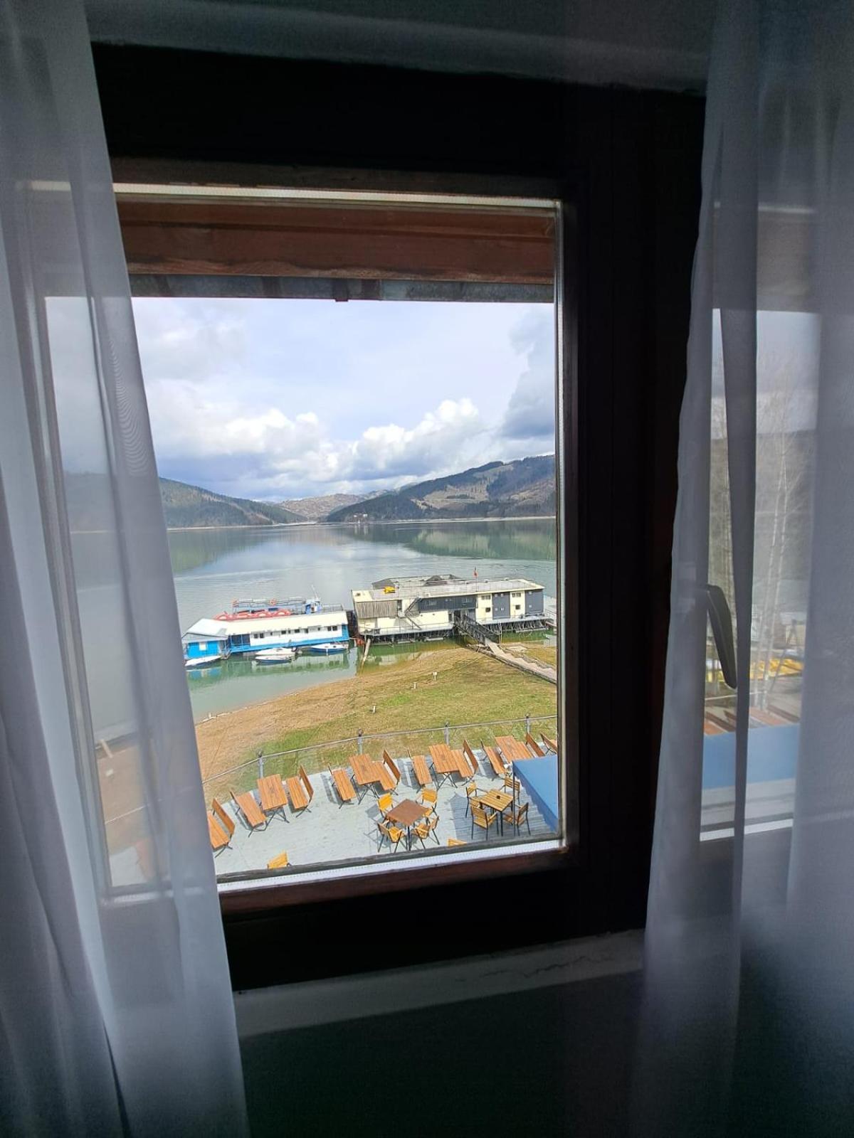 Hotel Pescarus Port Биказ Экстерьер фото